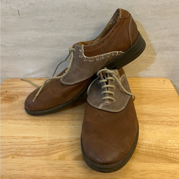 Clarks Collection Saddle Deisin Brown and Tan Men's Oxford Shoes - Picture 3 of 11
